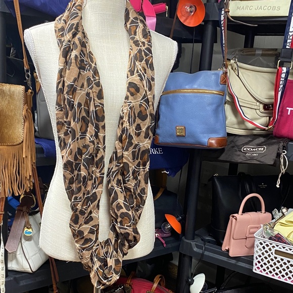 Coach Leopard Print Signature infinity Scarf brown tan cream white feminine warm - Picture 5 of 10